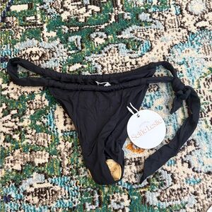 Selfie Leslie Bikini Bottom